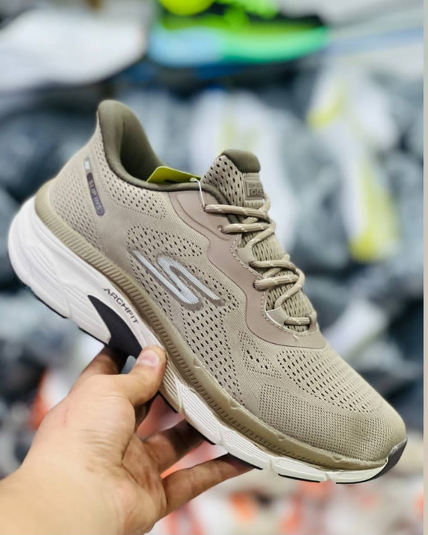 کتونی خارجی اسکیچرز آرچ فیتSkechers Archfit Slip-ins ساخت ویتنام سایز۴۰ تا ۴۵ .فروش تکی و عمده