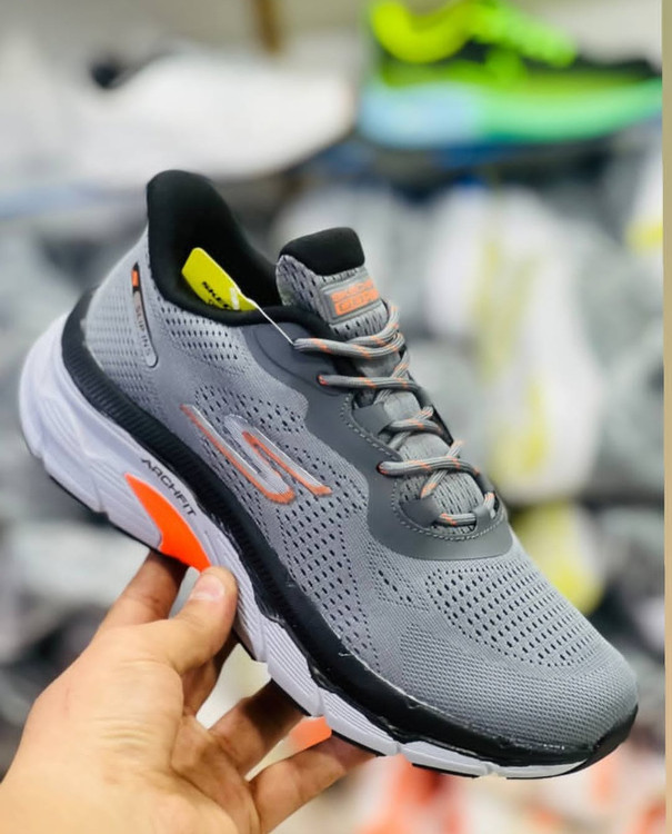 کتونی خارجی اسکیچرز آرچ فیتSkechers Archfit Slip-ins ساخت ویتنام سایز۴۰ تا ۴۵ .فروش تکی و عمده