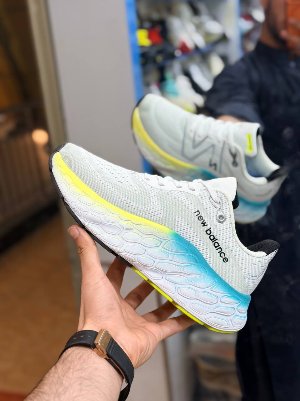 کتونی رانینگ و پیاده روی نیوبالانس فرش فوم newbalance fresh foam /ساخت ویتنام/ کیفیت مستر کوالیتی A / سایز ۴۰ الی ۴۵