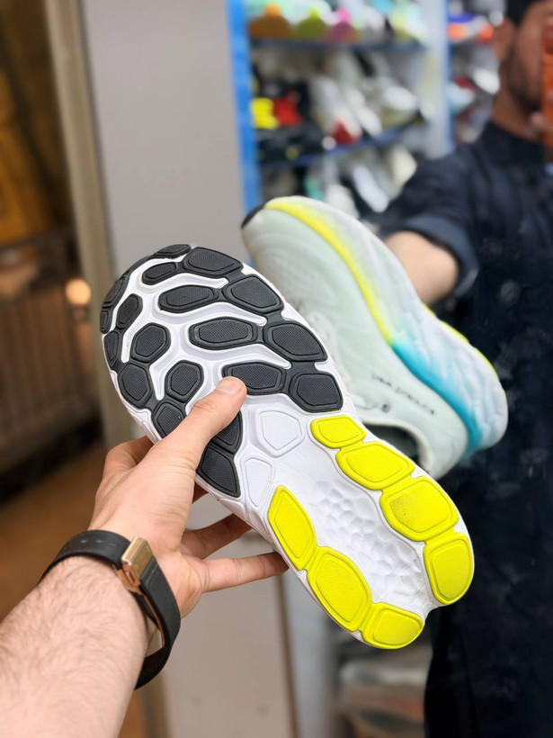 کتونی رانینگ و پیاده روی نیوبالانس فرش فوم newbalance fresh foam /ساخت ویتنام/ کیفیت مستر کوالیتی A / سایز ۴۰ الی ۴۵