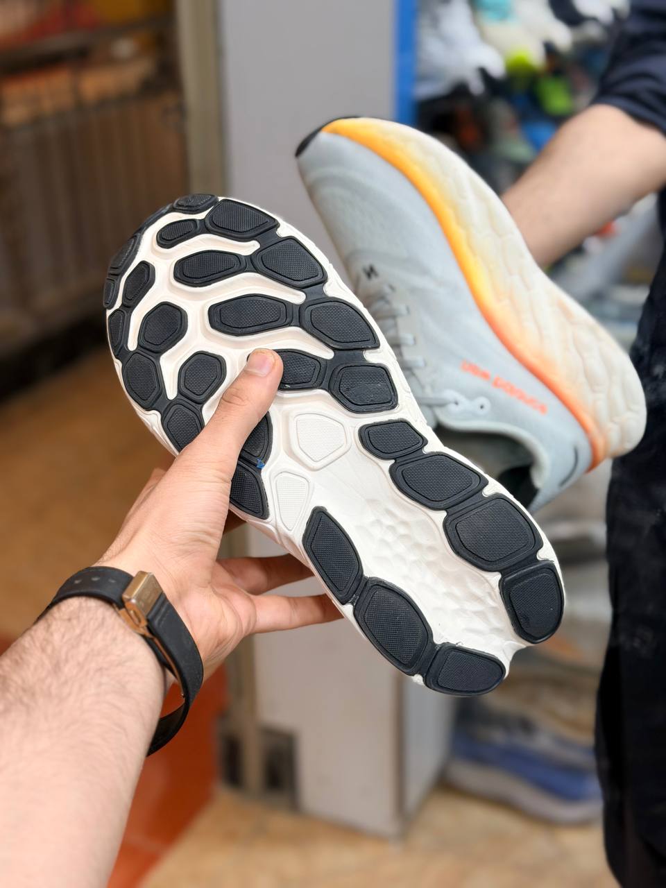 کتونی رانینگ و پیاده روی نیوبالانس فرش فوم newbalance fresh foam /ساخت ویتنام/ کیفیت مستر کوالیتی A / سایز ۴۰ الی ۴۵
