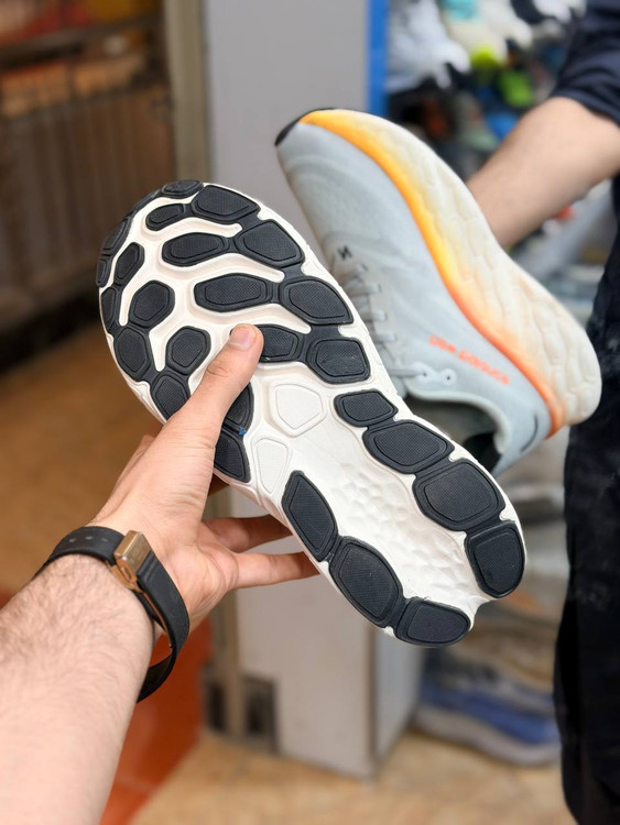 کتونی رانینگ و پیاده روی نیوبالانس فرش فوم newbalance fresh foam /ساخت ویتنام/ کیفیت مستر کوالیتی A / سایز ۴۰ الی ۴۵