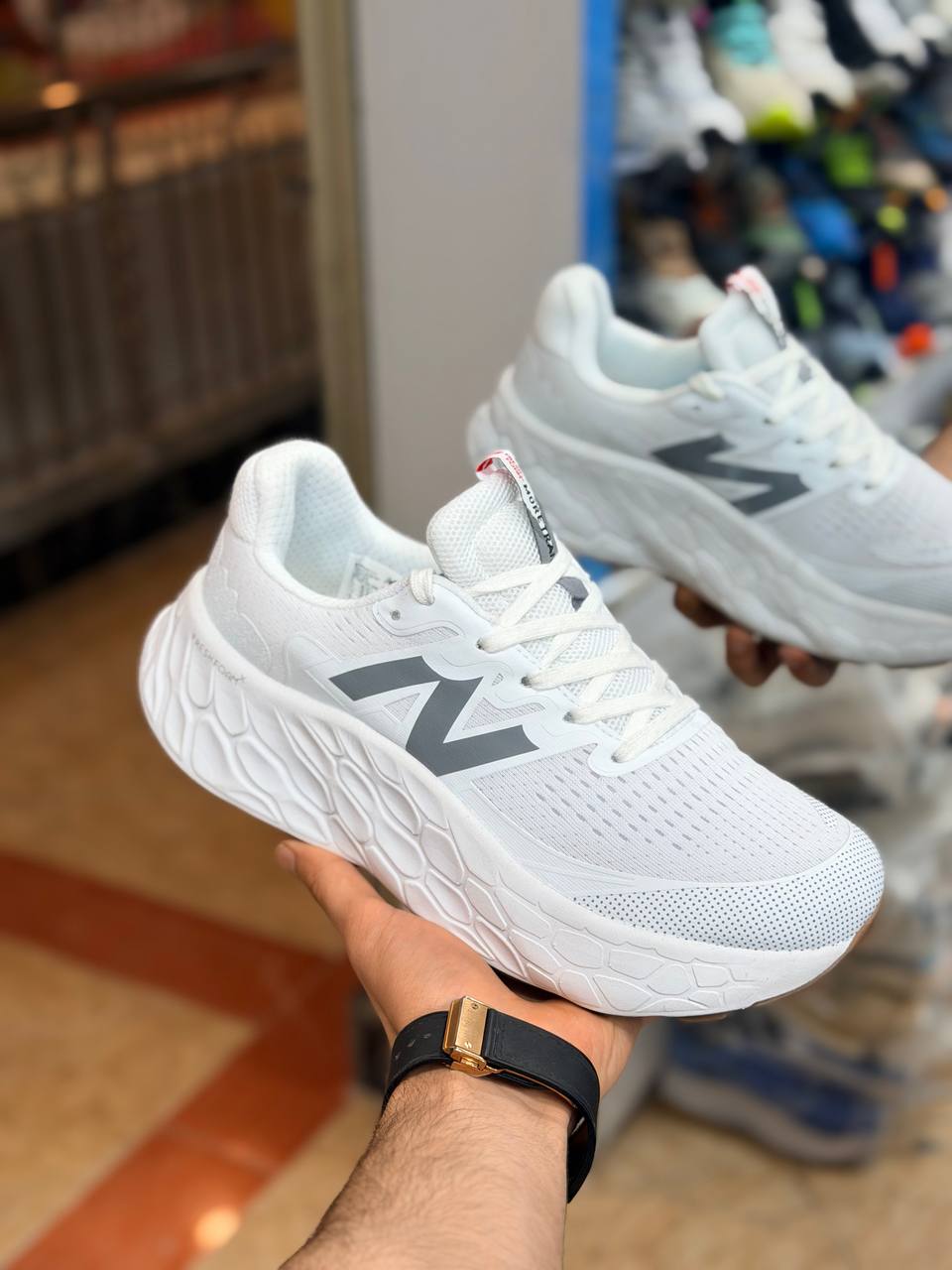 کتونی رانینگ و پیاده روی نیوبالانس فرش فوم newbalance fresh foam /ساخت ویتنام/ کیفیت مستر کوالیتی A / سایز ۴۰ الی ۴۵