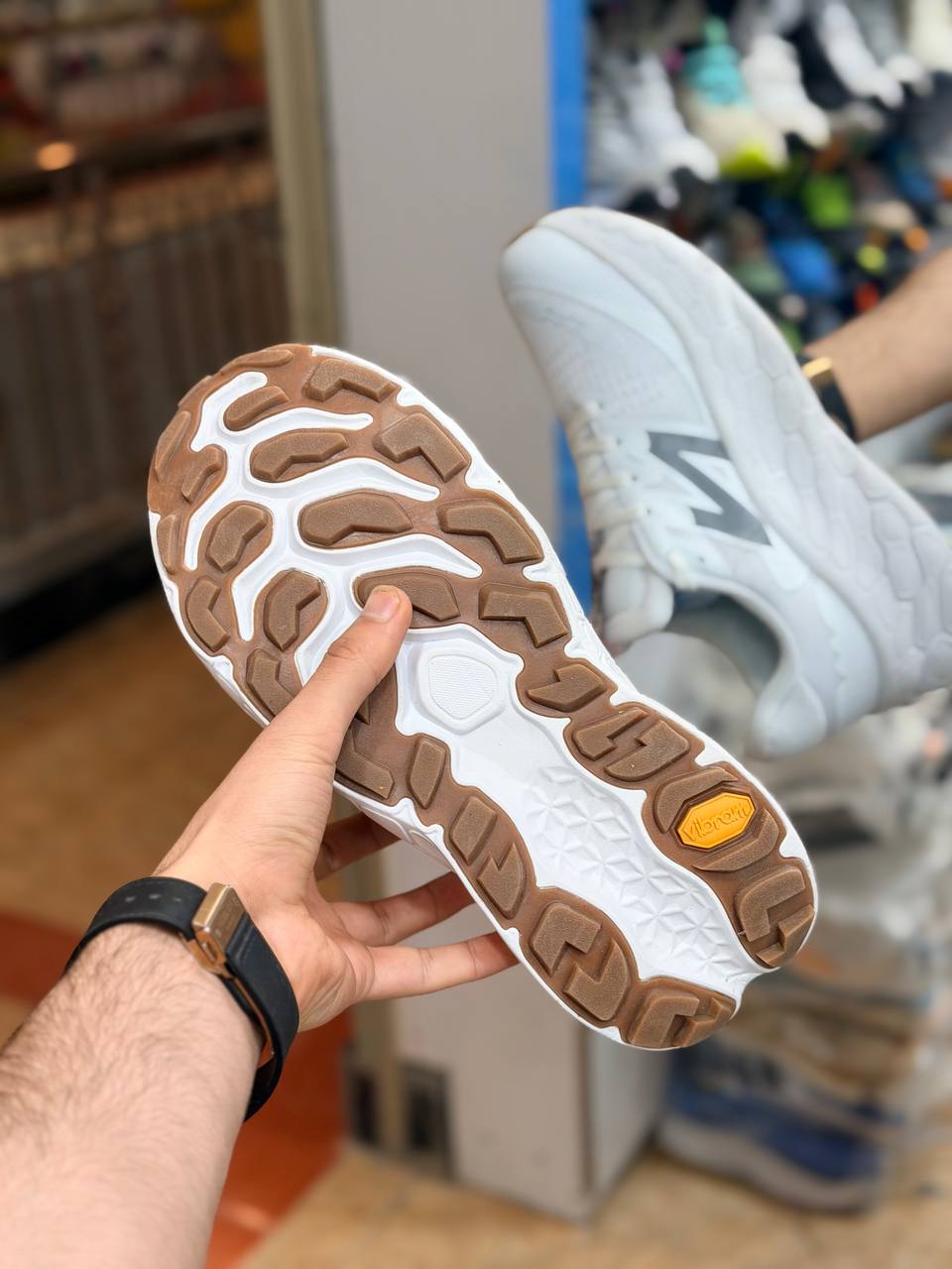 کتونی رانینگ و پیاده روی نیوبالانس فرش فوم newbalance fresh foam /ساخت ویتنام/ کیفیت مستر کوالیتی A / سایز ۴۰ الی ۴۵