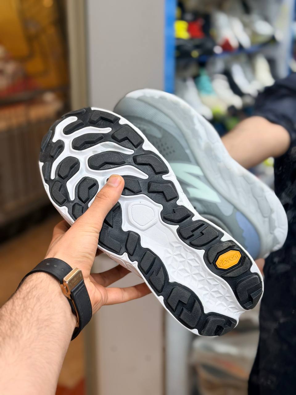 کتونی رانینگ و پیاده روی نیوبالانس فرش فوم newbalance fresh foam /ساخت ویتنام/ کیفیت مستر کوالیتی A / سایز ۴۰ الی ۴۵
