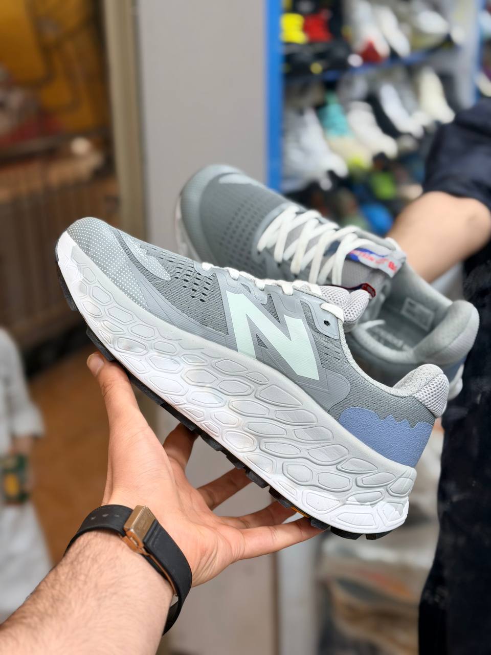 کتونی رانینگ و پیاده روی نیوبالانس فرش فوم newbalance fresh foam /ساخت ویتنام/ کیفیت مستر کوالیتی A / سایز ۴۰ الی ۴۵
