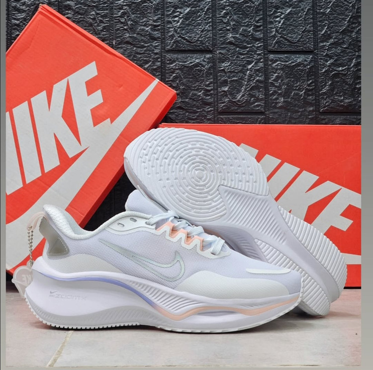 نایک زوم ایکس لبخندی Nike Zoom X ساخت ویتنام سایز ۳۷ تا ۴۰ فروش بصورت عمده و تک