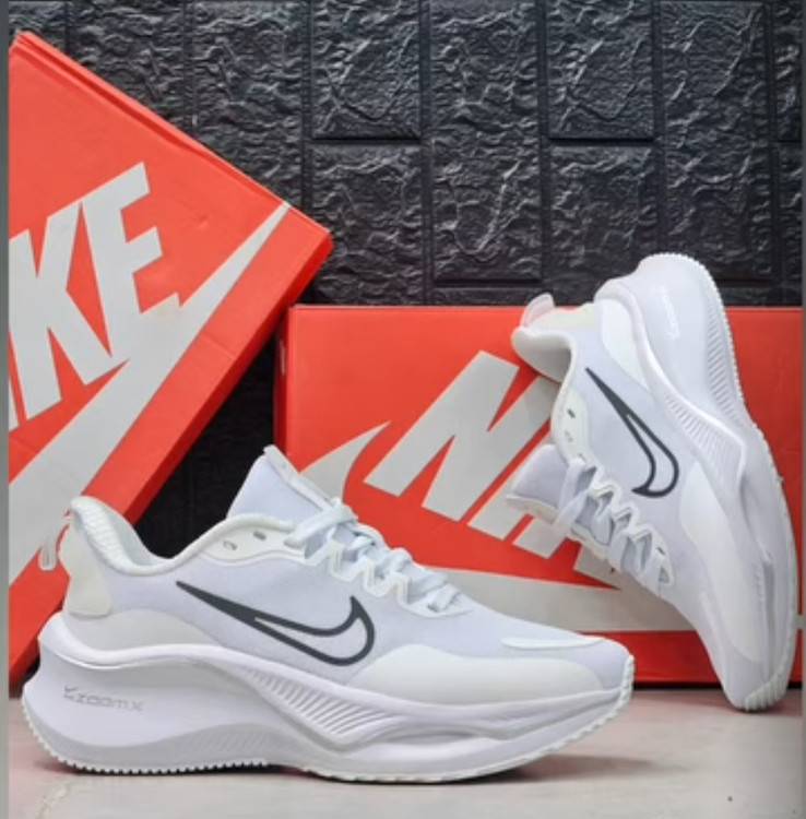 نایک زوم ایکس لبخندی Nike Zoom X ساخت ویتنام سایز ۳۷ تا ۴۰ فروش بصورت عمده و تک