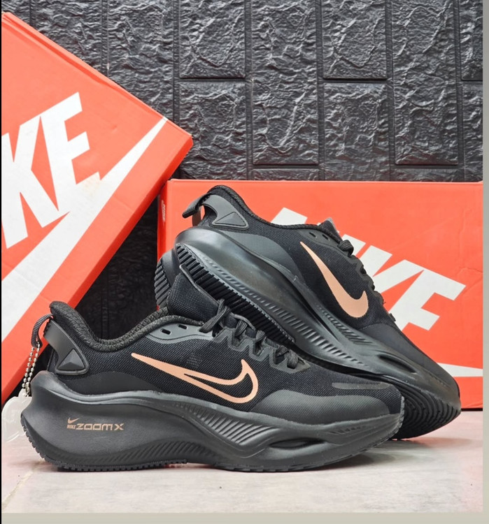 نایک زوم ایکس لبخندی Nike Zoom X ساخت ویتنام سایز ۳۷ تا ۴۰ فروش بصورت عمده و تک