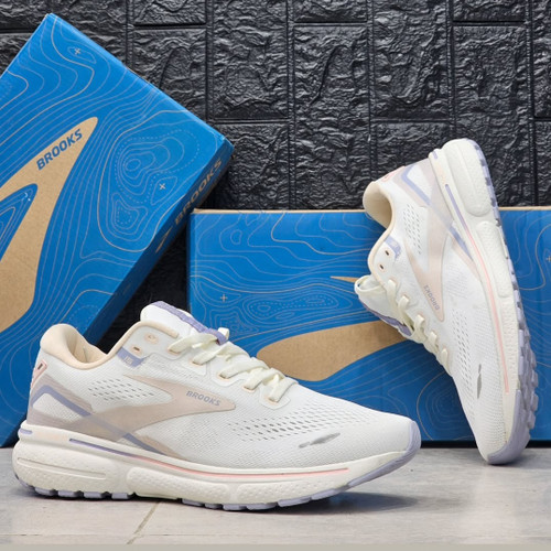 کفش ویتنامی بروکس گاست ۱۵/ساخت ویتنام وارداتی/Brooks Ghost 15/ سایز ۳۶الی ۴۵ /فروش تکی و عمده