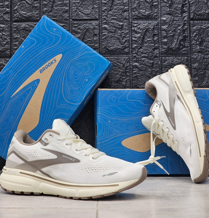 کفش ویتنامی بروکس گاست ۱۵/ساخت ویتنام وارداتی/Brooks Ghost 15/ سایز ۳۶الی ۴۵ /فروش تکی و عمده