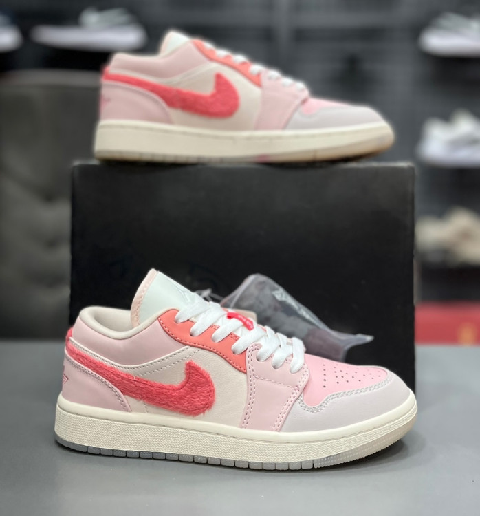 کتونی نایک جردن Nike jordan vietnamساخت ویتنام ضمانت کالا سایز۳۷ الی ۴۰ فروش تکی وعمده