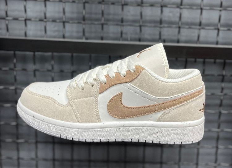 کتونی نایک جردن Nike jordan vietnamساخت ویتنام ضمانت کالا سایز۳۷ الی ۴۰ فروش تکی وعمده