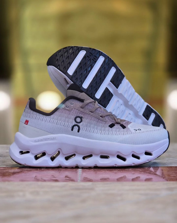 کتونی کیوسی آنرانینگ کلودتیلت 2 لووه /On Running Cloudtilt 2 Loewe/ساخت ویتنام/سایز ۴۰الی 45/فروش تکی و عمده