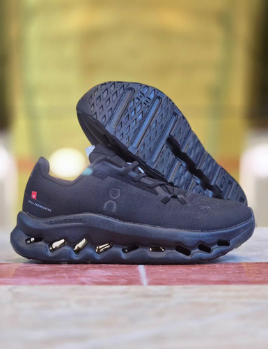 کتونی کیوسی آنرانینگ کلودتیلت 2 لووه /On Running Cloudtilt 2 Loewe/ساخت ویتنام/سایز ۴۰الی 45/فروش تکی و عمده