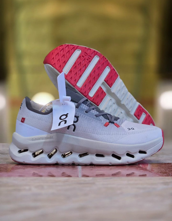 کتونی کیوسی آنرانینگ کلودتیلت 2 لووه /On Running Cloudtilt 2 Loewe/ساخت ویتنام/سایز ۴۰الی 45/فروش تکی و عمده