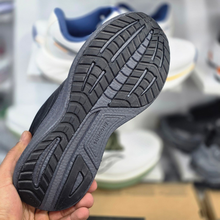 کتونی رانینگ و پیاده روی ساکونی مدل راید ۱۸ Saucony Ride 18 / ضمانت کیفیت کالا / فروش عمده و تک / سایز بندی ۴۰ ۴۱ ۴۲ ۴۳ ۴۴ ۴۵