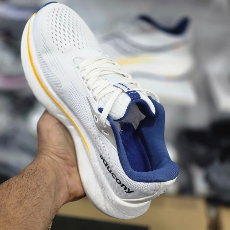 کتونی رانینگ و پیاده روی ساکونی مدل راید ۱۸ Saucony Ride 18 / ضمانت کیفیت کالا / فروش عمده و تک / سایز بندی ۴۰ ۴۱ ۴۲ ۴۳ ۴۴ ۴۵