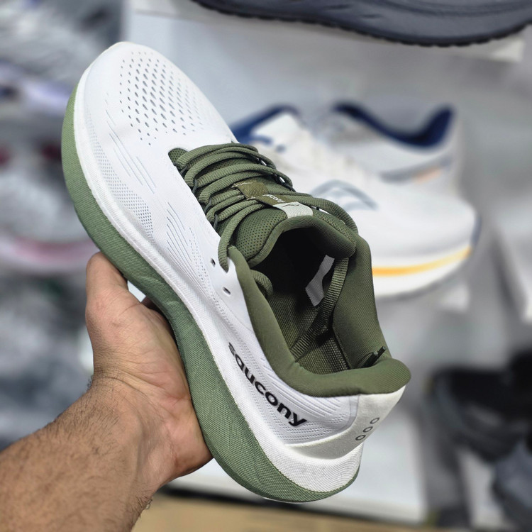 کتونی رانینگ و پیاده روی ساکونی مدل راید ۱۸ Saucony Ride 18 / ضمانت کیفیت کالا / فروش عمده و تک / سایز بندی ۴۰ ۴۱ ۴۲ ۴۳ ۴۴ ۴۵