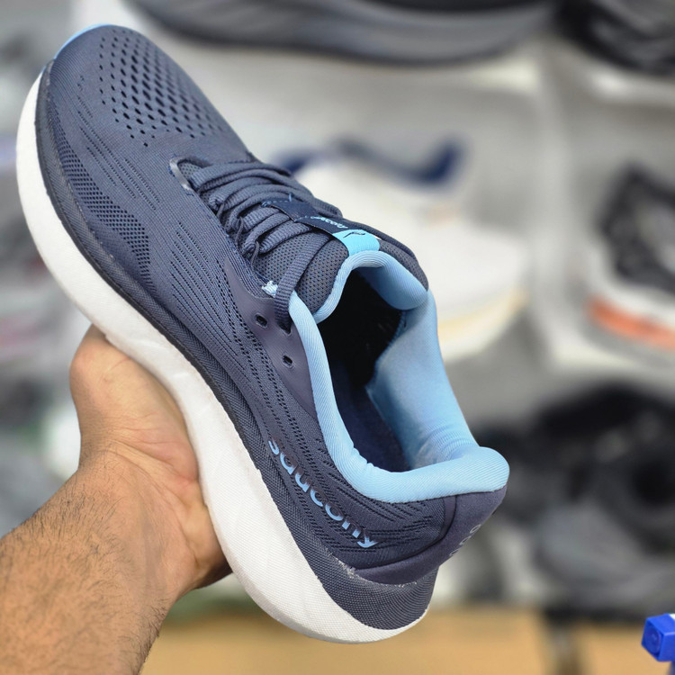 کتونی رانینگ و پیاده روی ساکونی مدل راید ۱۸ Saucony Ride 18 / ضمانت کیفیت کالا / فروش عمده و تک / سایز بندی ۴۰ ۴۱ ۴۲ ۴۳ ۴۴ ۴۵