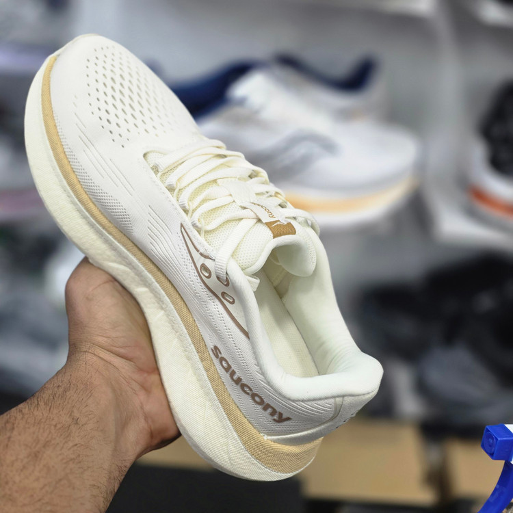 کتونی رانینگ و پیاده روی ساکونی مدل راید ۱۸ Saucony Ride 18 / ضمانت کیفیت کالا / فروش عمده و تک / سایز بندی ۴۰ ۴۱ ۴۲ ۴۳ ۴۴ ۴۵