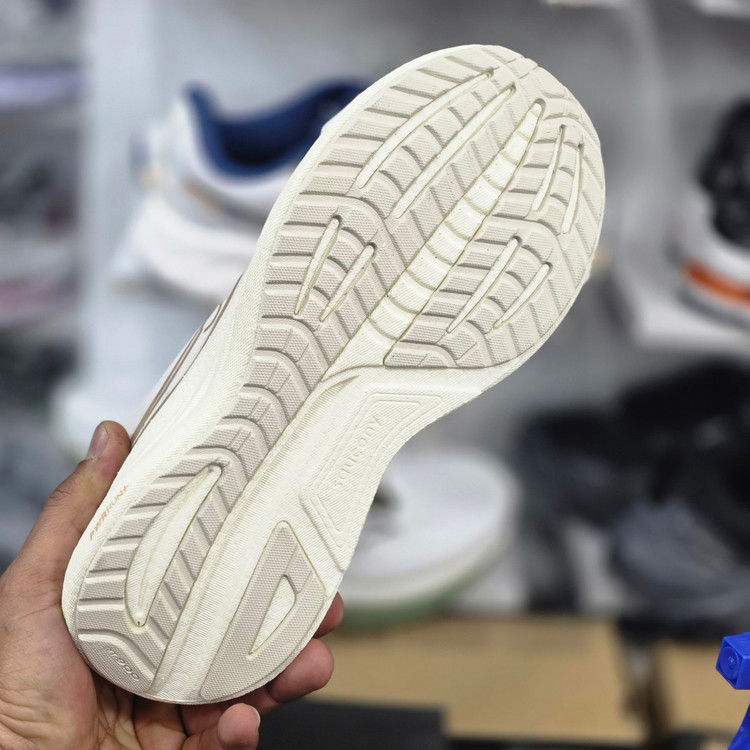 کتونی رانینگ و پیاده روی ساکونی مدل راید ۱۸ Saucony Ride 18 / ضمانت کیفیت کالا / فروش عمده و تک / سایز بندی ۴۰ ۴۱ ۴۲ ۴۳ ۴۴ ۴۵