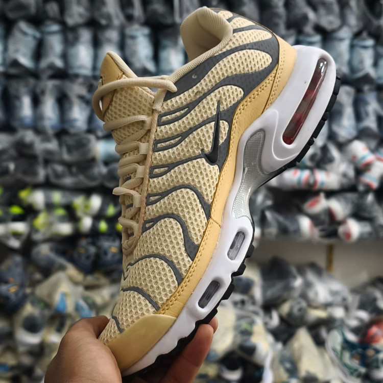 کفش اسپرت نایک ایر مکس پلاس nike air max plus sesame / اصل ویتنام / کیفیت مستر کوالیتی / سایز ۴۰ الی ۴۵
