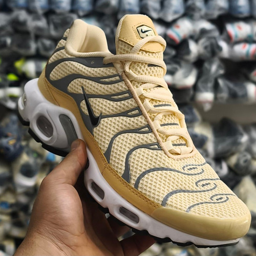 کفش اسپرت نایک ایر مکس پلاس nike air max plus sesame / اصل ویتنام / کیفیت مستر کوالیتی / سایز ۴۰ الی ۴۵