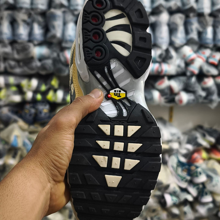 کفش اسپرت نایک ایر مکس پلاس nike air max plus sesame / اصل ویتنام / کیفیت مستر کوالیتی / سایز ۴۰ الی ۴۵