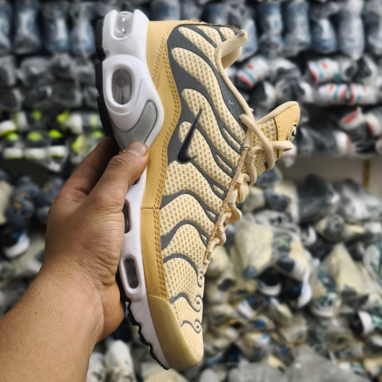 کفش اسپرت نایک ایر مکس پلاس nike air max plus sesame / اصل ویتنام / کیفیت مستر کوالیتی / سایز ۴۰ الی ۴۵