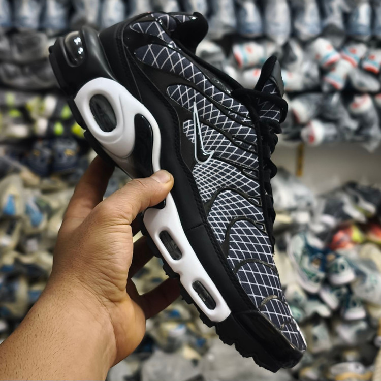 کفش اسپرت نایک ایر مکس پلاس nike air max plus sesame / اصل ویتنام / کیفیت مستر کوالیتی / سایز ۴۰ الی ۴۵