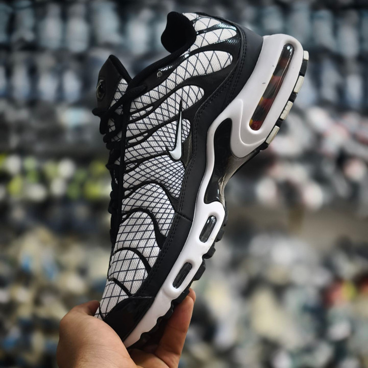 کفش اسپرت نایک ایر مکس پلاس nike air max plus sesame / اصل ویتنام / کیفیت مستر کوالیتی / سایز ۴۰ الی ۴۵