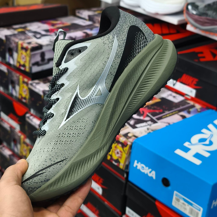 کتونی میزانو آسترو پلاس Mizuno astro plus / ضمانت ویتنامی و کیفیت / سایز ۴۰ الی ۴۵