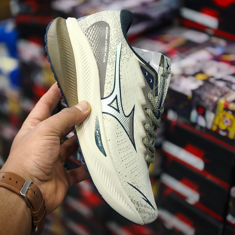 کتونی میزانو آسترو پلاس Mizuno astro plus / ضمانت ویتنامی و کیفیت / سایز ۴۰ الی ۴۵