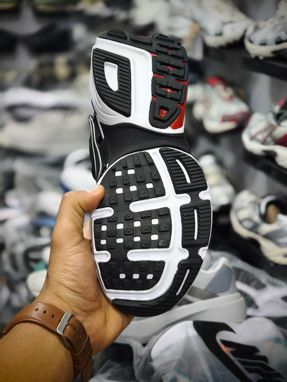 خرید کتونی نایک کشلون v2kساخت ویتنام فروش تکی و عمده ، سایز 40الی ۴۵.Nike wmns V2k Run Year of the Dragon womens