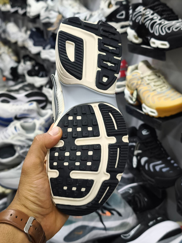 خرید کتونی نایک کشلون v2kساخت ویتنام فروش تکی و عمده ، سایز 40الی ۴۵.Nike wmns V2k Run Year of the Dragon womens