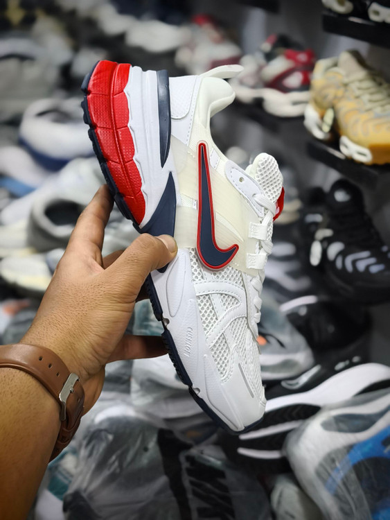 خرید کتونی نایک کشلون v2kساخت ویتنام فروش تکی و عمده ، سایز 40الی ۴۵.Nike wmns V2k Run Year of the Dragon womens