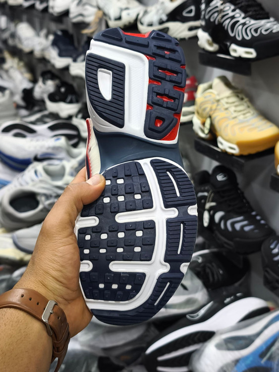 خرید کتونی نایک کشلون v2kساخت ویتنام فروش تکی و عمده ، سایز 40الی ۴۵.Nike wmns V2k Run Year of the Dragon womens