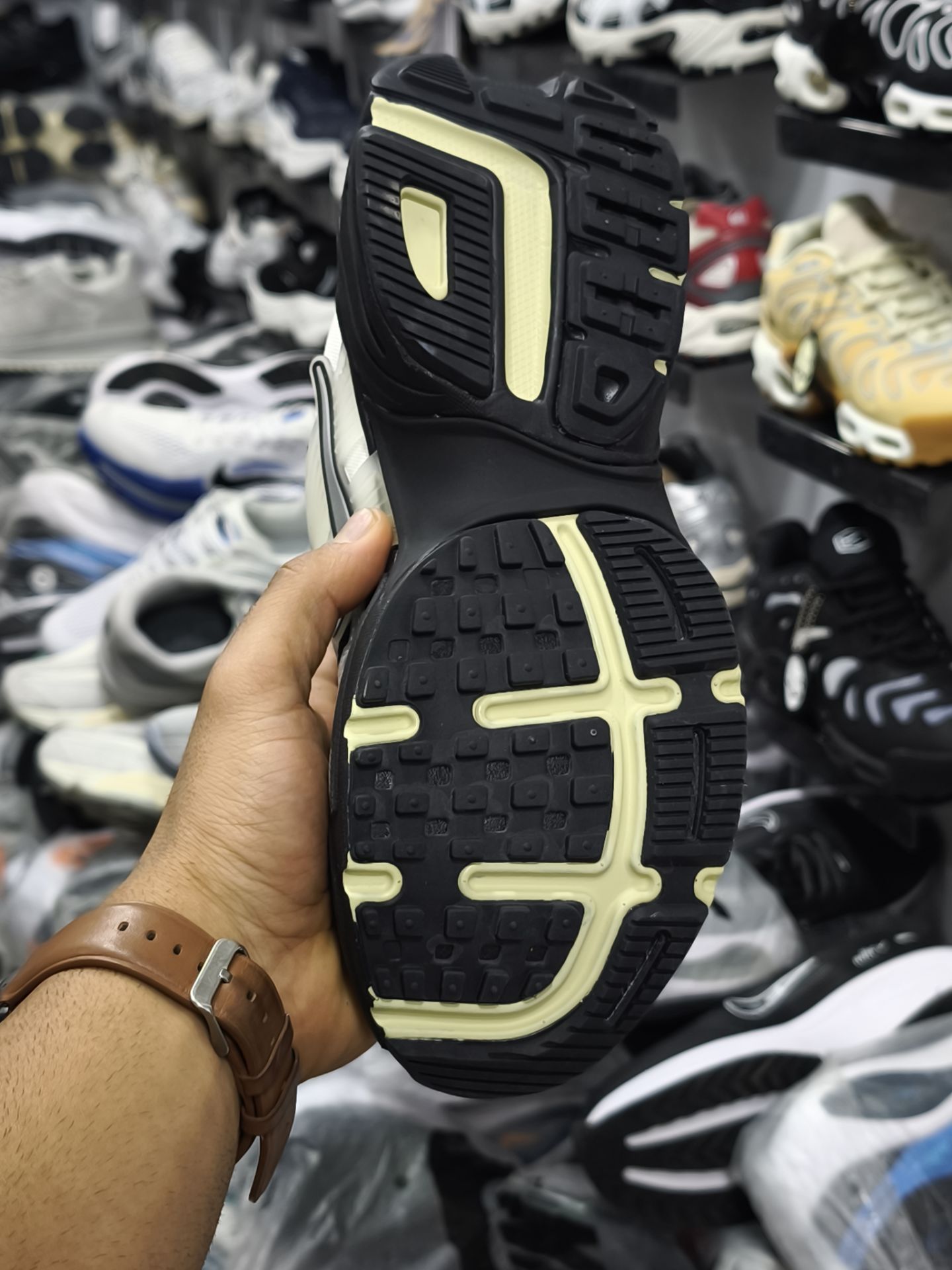 خرید کتونی نایک کشلون v2kساخت ویتنام فروش تکی و عمده ، سایز 40الی ۴۵.Nike wmns V2k Run Year of the Dragon womens