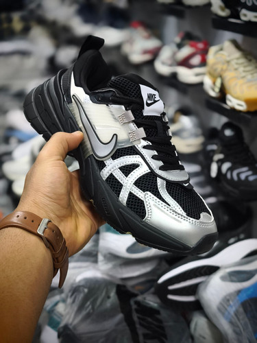 خرید کتونی نایک کشلون v2kساخت ویتنام فروش تکی و عمده ، سایز 40الی ۴۵.Nike wmns V2k Run Year of the Dragon womens