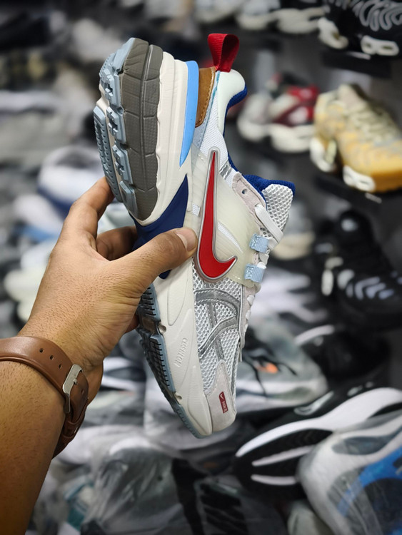 خرید کتونی نایک کشلون v2kساخت ویتنام فروش تکی و عمده ، سایز 40الی ۴۵.Nike wmns V2k Run Year of the Dragon womens