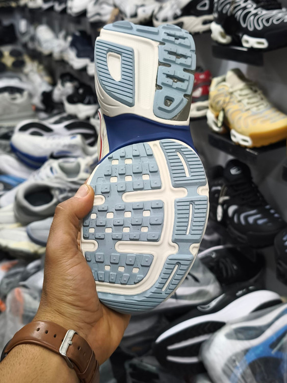 خرید کتونی نایک کشلون v2kساخت ویتنام فروش تکی و عمده ، سایز 40الی ۴۵.Nike wmns V2k Run Year of the Dragon womens