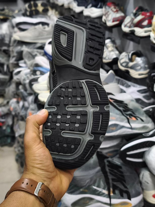 خرید کتونی نایک کشلون v2kساخت ویتنام فروش تکی و عمده ، سایز 40الی ۴۵.Nike wmns V2k Run Year of the Dragon womens