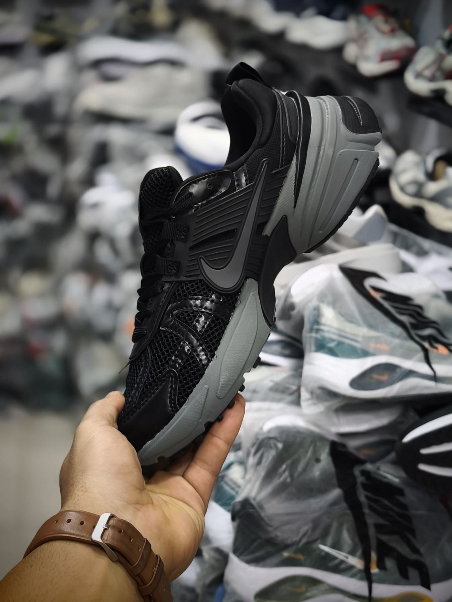 خرید کتونی نایک کشلون v2kساخت ویتنام فروش تکی و عمده ، سایز 40الی ۴۵.Nike wmns V2k Run Year of the Dragon womens