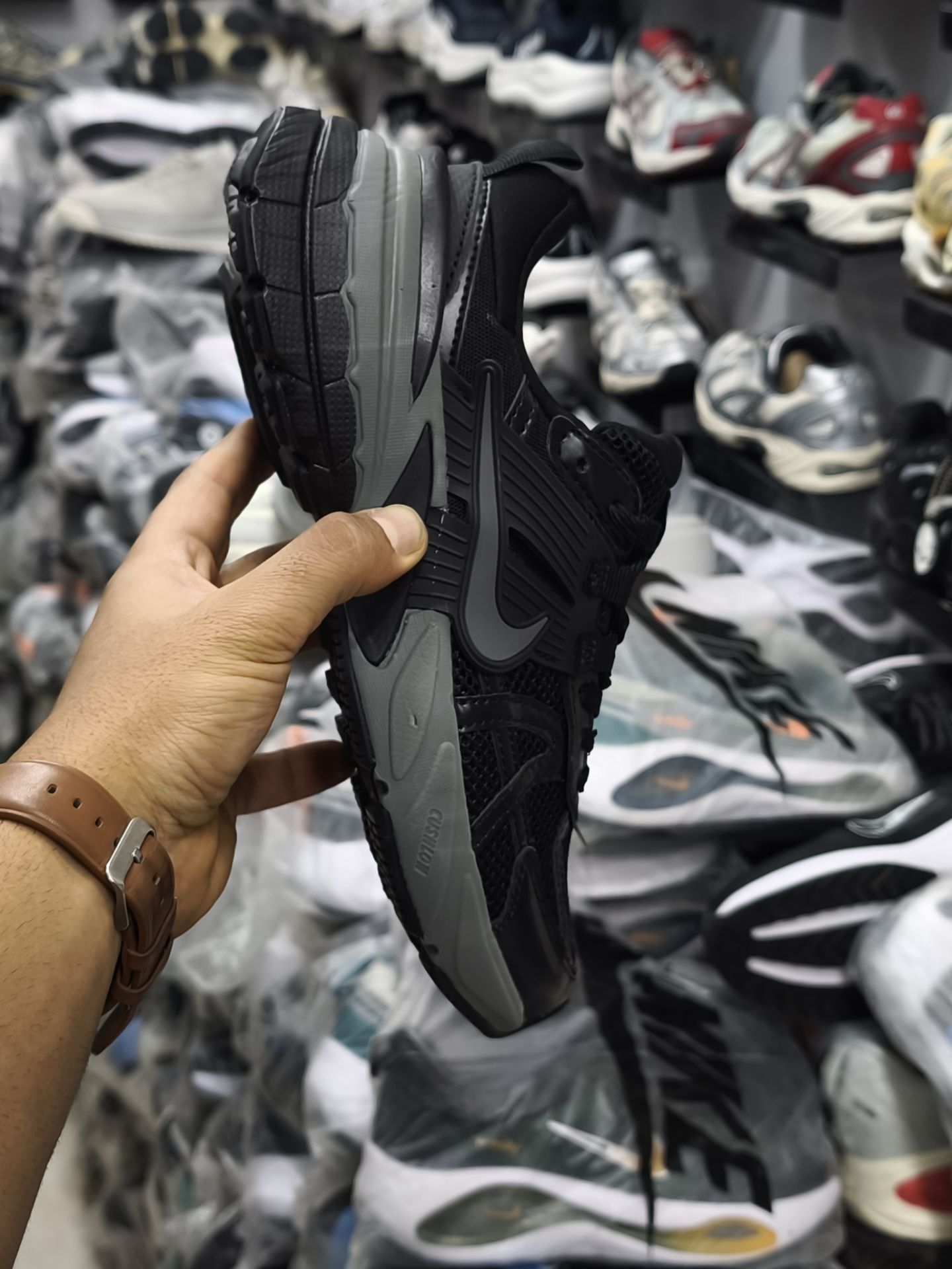 خرید کتونی نایک کشلون v2kساخت ویتنام فروش تکی و عمده ، سایز 40الی ۴۵.Nike wmns V2k Run Year of the Dragon womens