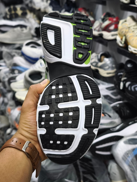 خرید کتونی نایک کشلون v2kساخت ویتنام فروش تکی و عمده ، سایز 40الی ۴۵.Nike wmns V2k Run Year of the Dragon womens