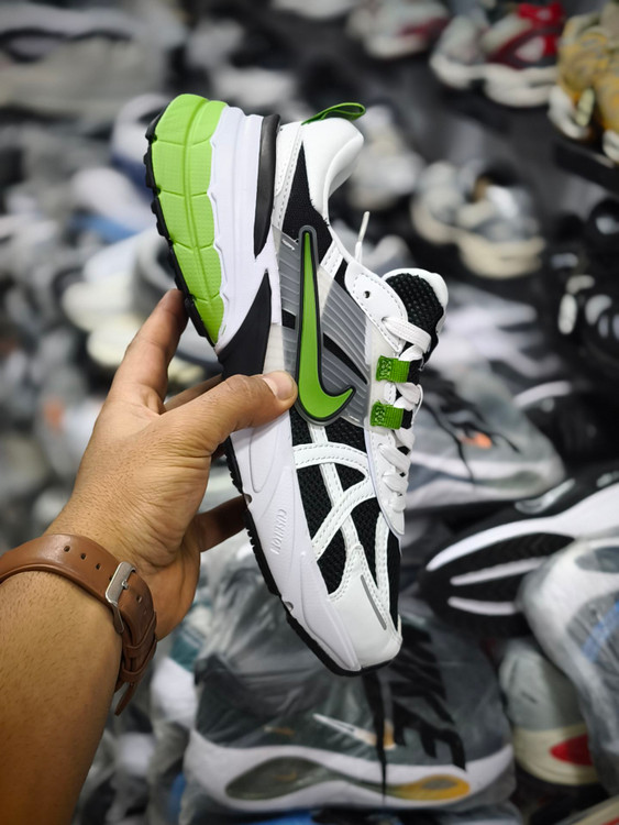 خرید کتونی نایک کشلون v2kساخت ویتنام فروش تکی و عمده ، سایز 40الی ۴۵.Nike wmns V2k Run Year of the Dragon womens