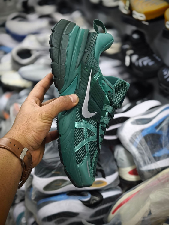 خرید کتونی نایک کشلون v2kساخت ویتنام فروش تکی و عمده ، سایز 40الی ۴۵.Nike wmns V2k Run Year of the Dragon womens