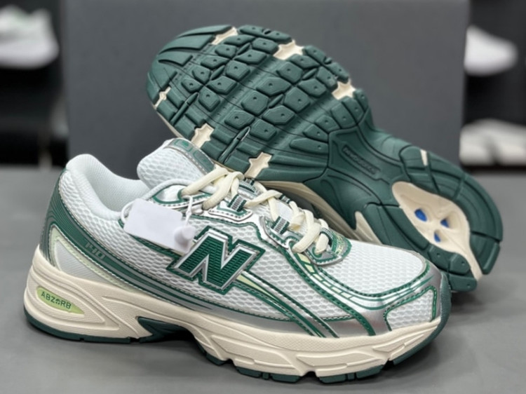 نیوبالانس ۷۴۰/Newbalance ۷۴۰/ساخت ویتنام/ سایز۴۰تا۴۵ فروش بصورت عمده و تک