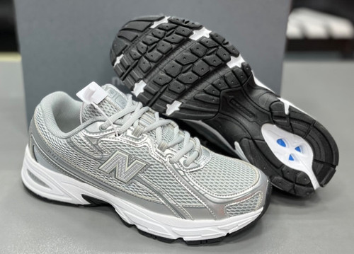 نیوبالانس ۷۴۰/Newbalance ۷۴۰/ساخت ویتنام/ سایز۴۰تا۴۵ فروش بصورت عمده و تک
